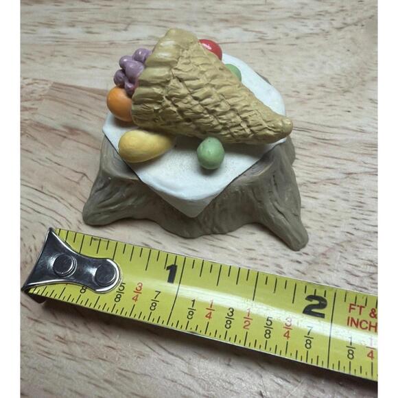 1995 HALLMARK THANKSGIVING MERRY MINIATURE FEAST TABLE #QFM8167 Cornucopia - Picture 4 of 5